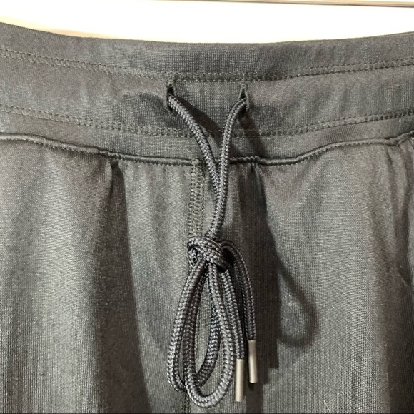 Under Armour Womens UA Tech Capris in Black XS - Picture 4 of 6